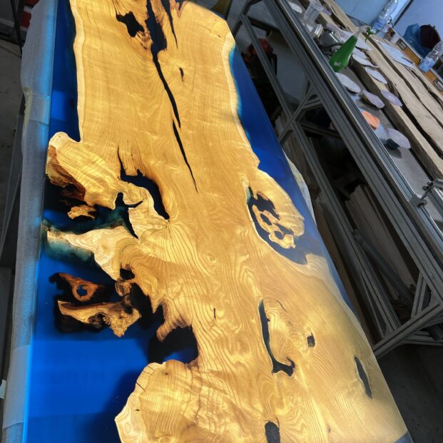 Dudov Ples – Sto od Talpe Duda i Providno Plave Epoxy Smole