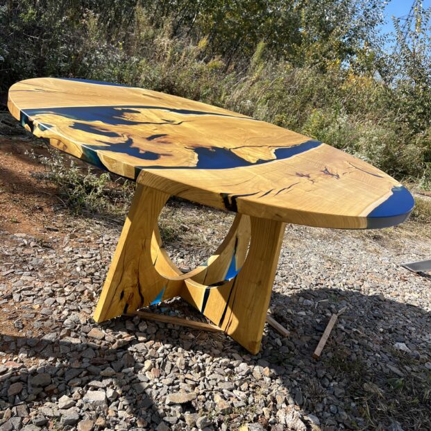 Plavi Vortex – Sto od Talpe Duda i Plave Epoxy Smole