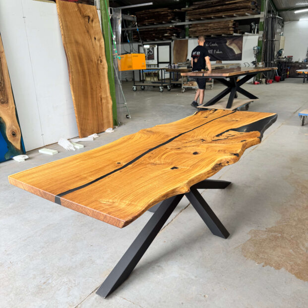 BIT 120 -  Masivni Hrast sto sa Živom Ivicom