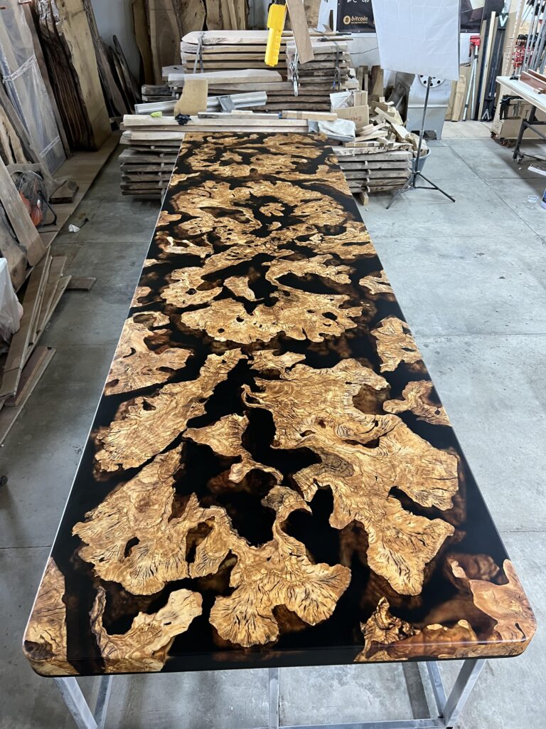 Najveci-epoksi-sto-na-Balkanu-od-korena-masline-rucna-izrada-Bit-Les